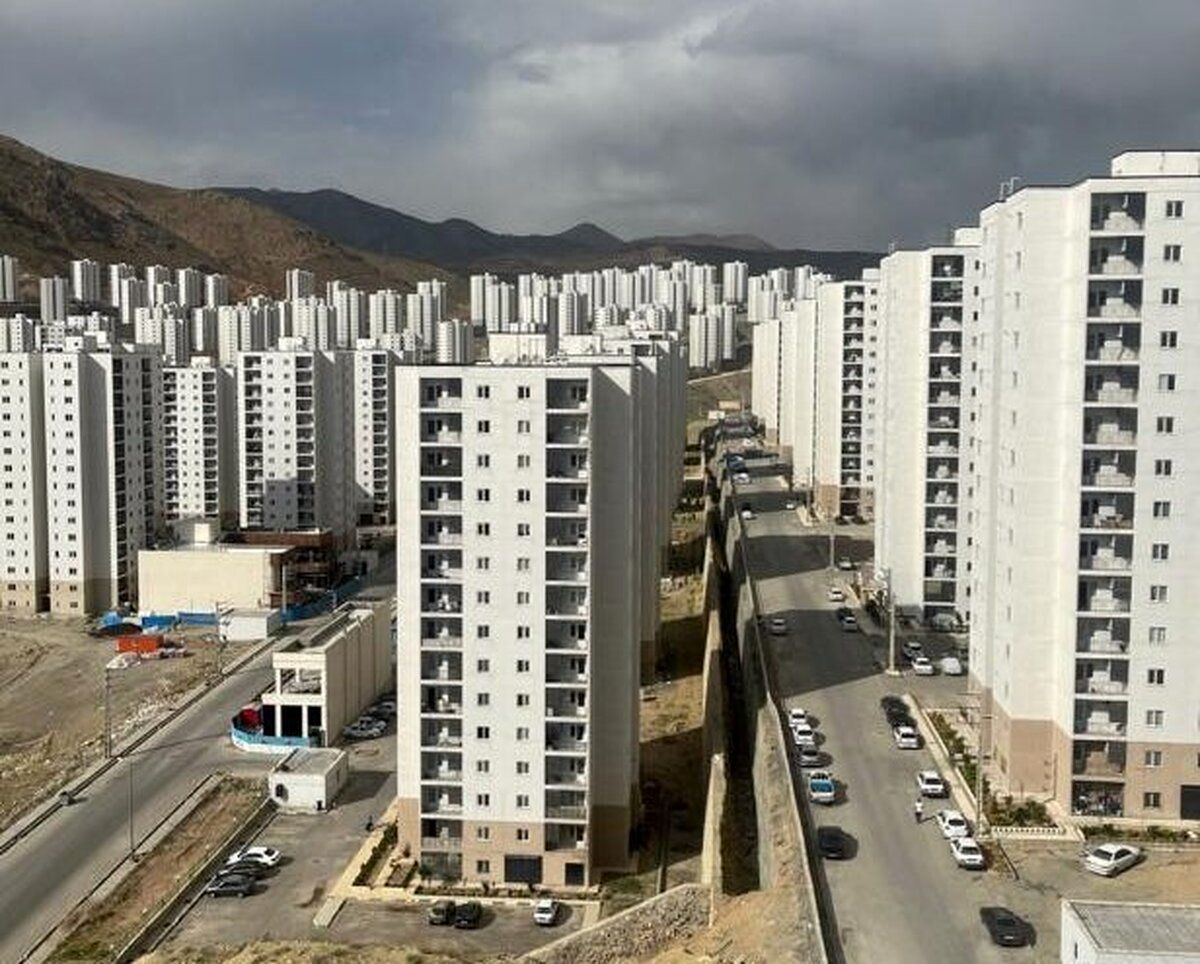 ۱۹۰۰ واحد مسکونی به این زوجها تحویل داده میشود