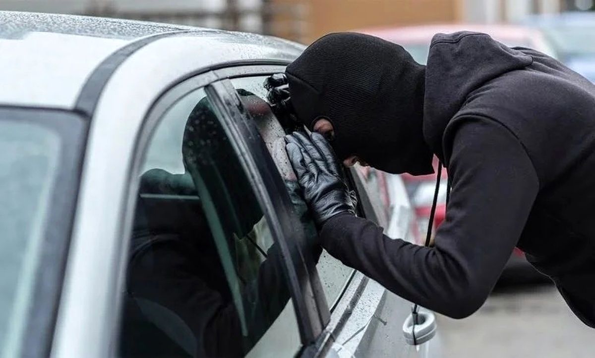 سرقت چراغهای خودرو در ۳۰ ثانیه (ویدئو)