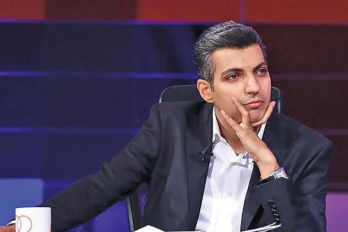 نقص فنی در هواپیمای حامل عادل فردوسیپور