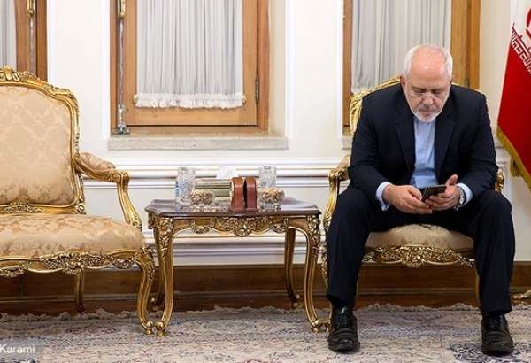 علت بسته شدن حساب کاربری ظریف در اینستاگرام و واتساپ