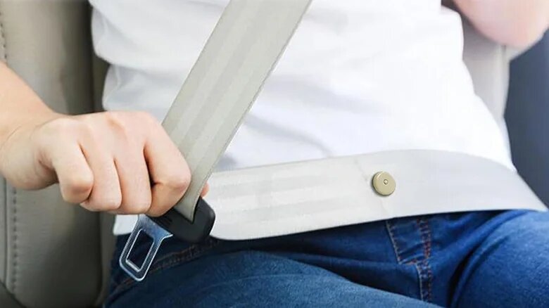 دکمه کوچک روی کمربند ایمنی خودرو به چه کاری میآید؟ 6173324 (1)
