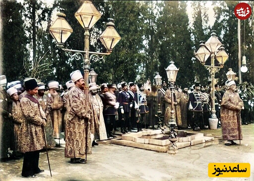 (تصاویر) سفر به عصر قاجار؛ ناصرالدین شاه کنار پنجره، زن‌ها لب حوض