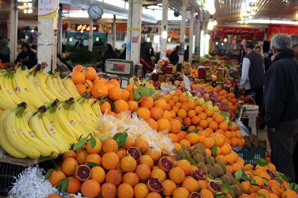 بازار کساد است؛ شاهد تعطیلی واحد‌های صنفی میوه فروشی هستیم