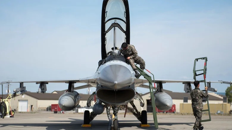 ۱۰ جت جنگنده جهان که بیشترین برد رزمی را دارند؛ از JF-17 Thunder تا Su-57 Felon IMG_1473