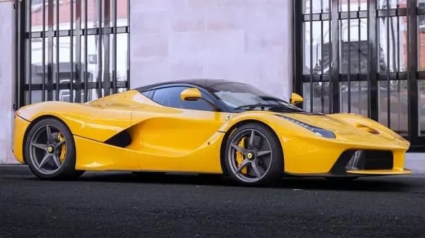 با سریعترین خودروهای V۱۲ تاریخ آشنا شوید ferrari-laferrari-217-mph-1712861505-min