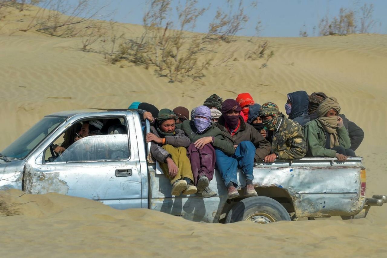 ببینید؛ آزاد ارمکی: قاچاق افغانی ها را چه کسی انجام می دهد؟