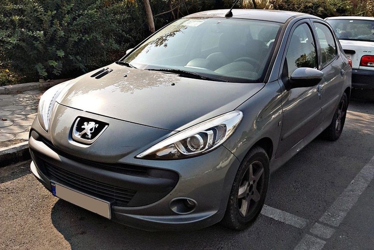 مقایسه پژو 207 و ام‌وی‌ام X22؛ نبرد بهترین خودروهای یک میلیاردی در ایران