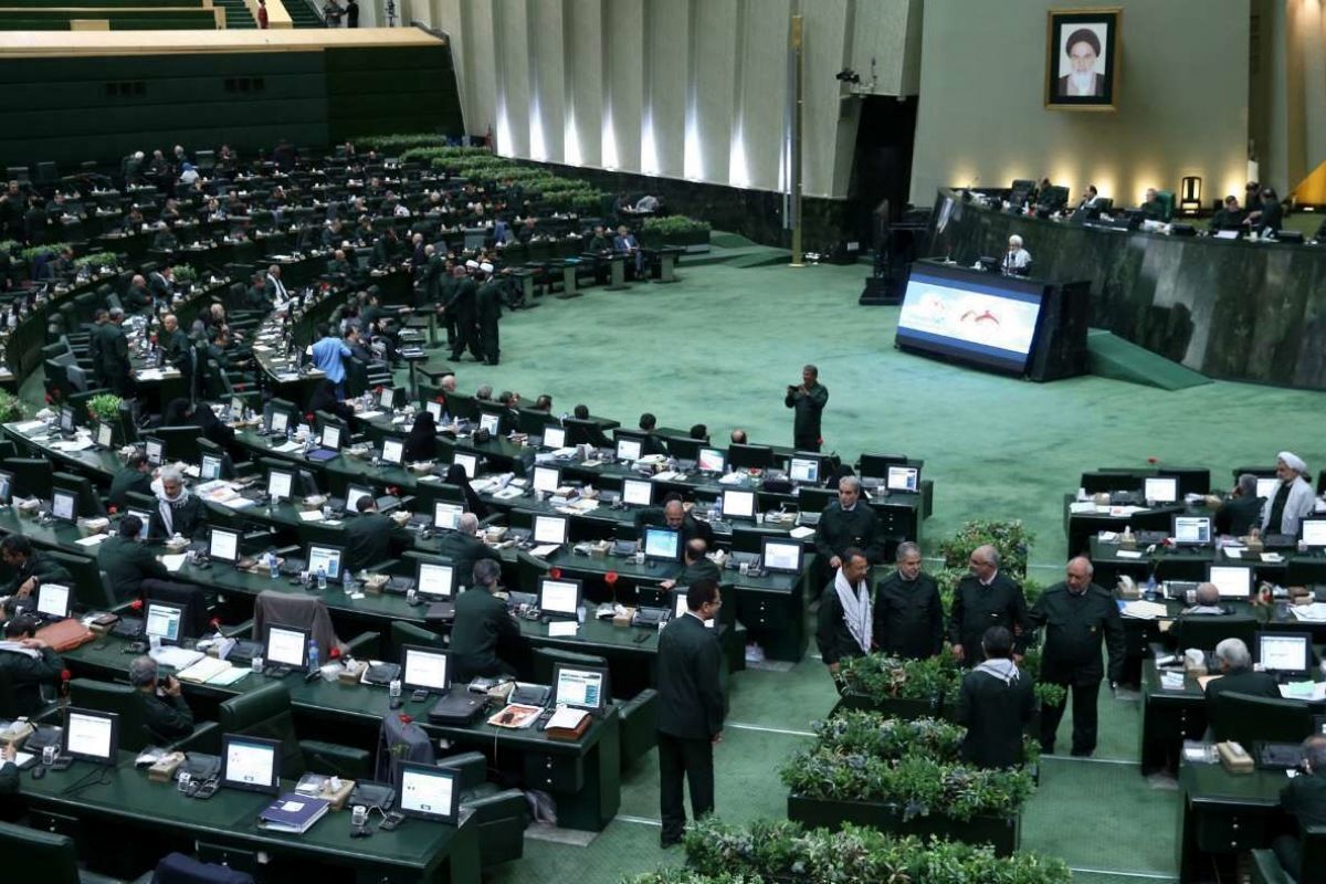 پشت‌پرده تاخیر در معرفی وزیر اقتصاد از طرف دولت