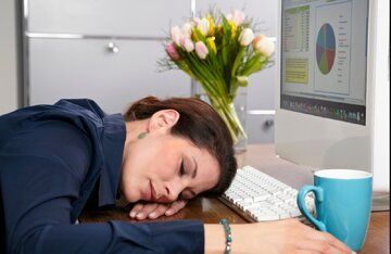 بهار بدون کسالت؛ چگونه پرخوابی فصلی را رفع کنیم؟