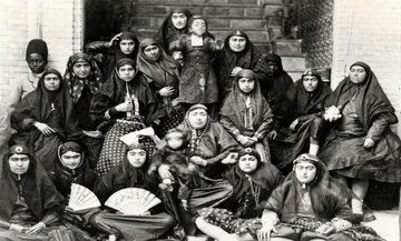 هیچ زنی را نشنیدم بگویند روس‌فیل، انگلیس‌فیل یا آلمان‌فیل است