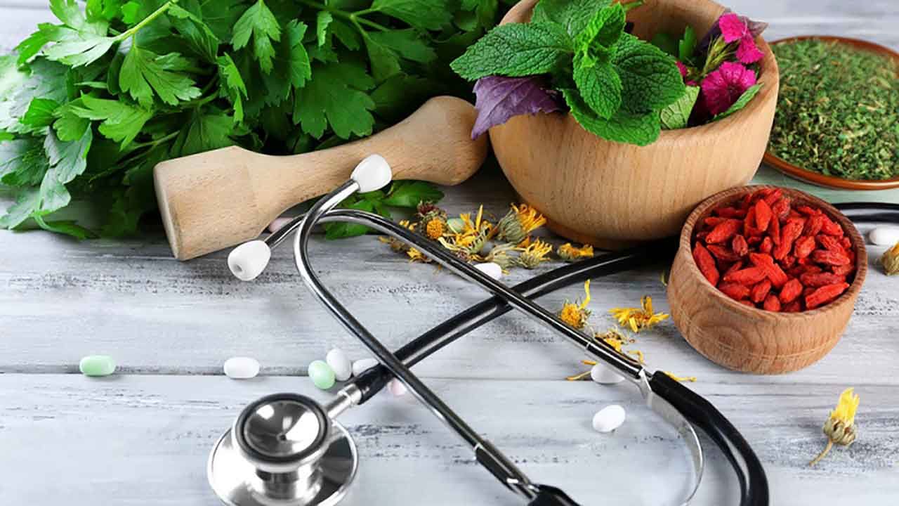 نسخه طب سنتی برای آلرژی؛ راهکار مقابله با حساسیت بهاری چیست؟