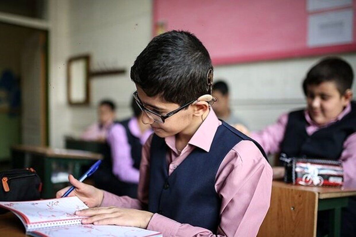 موج اخراج دانش‌آموزان؛ بخشنامه ممنوعیت فقط روی کاغذ!