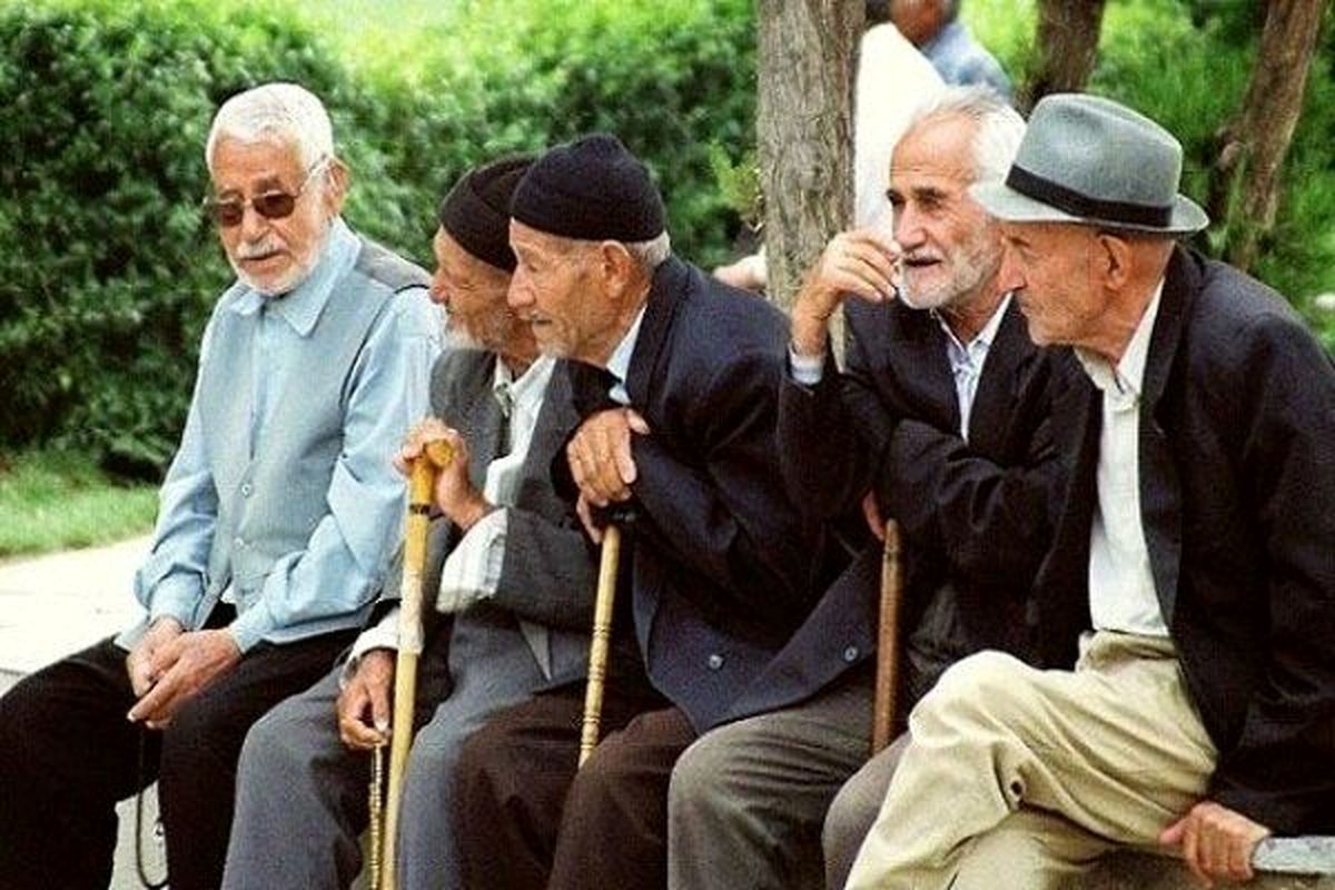 بازنشستگان بدون ضامن وام بگیرند/ سقف تسهیلات 300 میلیون تومان تعیین شد