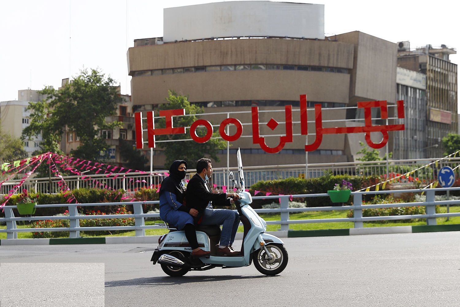 تصمیم جدید شهرداری تهران؛ موتورسواری در پیادهرو ممنوع!