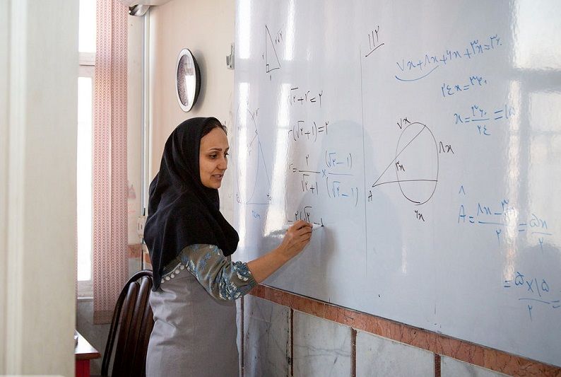 تفاوت حقوق معلمان در ایران و دیگر کشورها