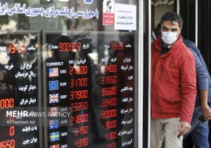 قیمت دلار آزاد در بازار امروز دوشنبه ۱۷ آذر/ یورو اوج گرفت