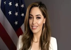 یک ایرانی-آمریکایی دستیار وزیر خارجه آمریکا شد/ خانم مورا نامدار کیست؟ + عکس