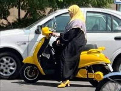 قوانین گواهینامه موتورسواری زنان تغییر کرد